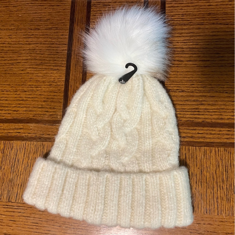 NEW Do everything in love White Winter Hat - Picture 2 of 3